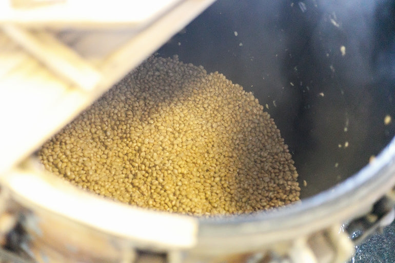 北海道十勝本別町産大豆を使用した「大豆の王様セット」くろまめ・大袖振 2種類各6個 12個入